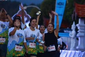 BIB: 337, 517, 194, 220, 047
                            <button type="button" onclick="openModal(22341688)" class="btn btn-primary btn-sm float-right btn-popup" data-toggle="modal" data-target=".modal-high-quality">
                        <i class="fas fa-shopping-cart"></i> Add to Cart
                    </button>
                                            <button type="button" onclick="isThisMe(22341688, true)" class="btn btn-success btn-sm float-right btn-popup btn-isme hidden" data-toggle="tooltip" data-placement="bottom" title="นี่คือรูปของคุณใช่ไหม คลิกที่นี่เพื่อเอาเข้าอัลบั้ม">
                        <i class="fas fa-plus"></i> Add to album
                    </button>
                    <button type="button" onclick="isThisMe(22341688, false)" class="btn btn-warning btn-sm float-right btn-popup btn-isnotme hidden">
                        <i class="fas fa-ban"></i> Remove from album
                    </button>